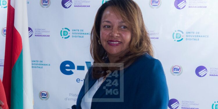 Hanitra Razakaboana : « Il faut toujours demander au ministère concerné lorsqu’il y a des offres d’emploi à l’étranger »