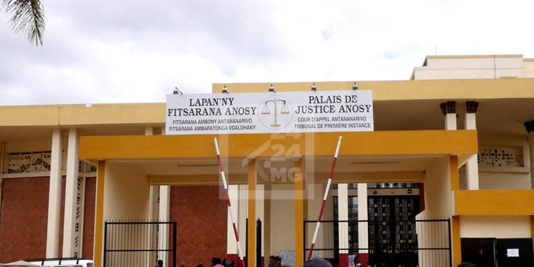 JUSTICE – Deux colonels condamnés à un an de prison avec sursis