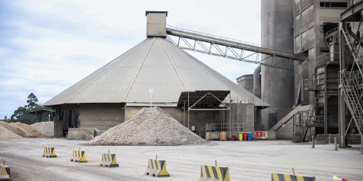 Alpha Ciment SA annonce un investissement de plus de 100 millions USD dans l’extension de la cimenterie d’Ibity