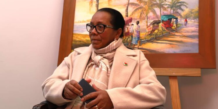Christine Razamahasoa confie avoir évoqué avec Emmanuel Macron les problèmes d’approvisionnement en électricité à Madagascar