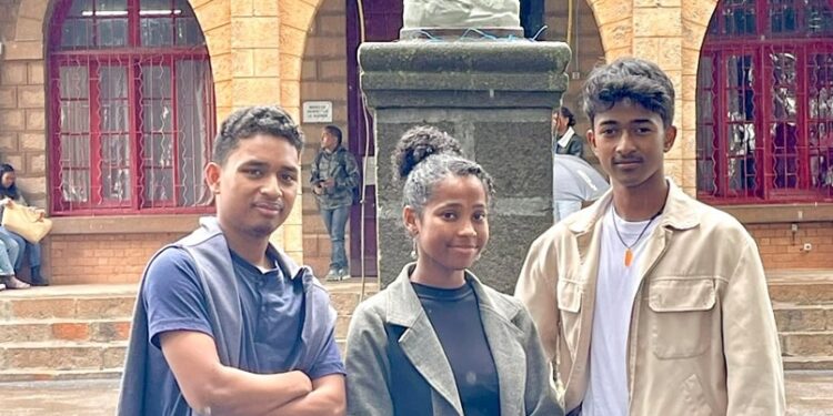Concours inter-universitaire de débat de La Haye – L&rsquo;Université catholique de Madagascar remporte son match contre l&rsquo;Université de Delhi