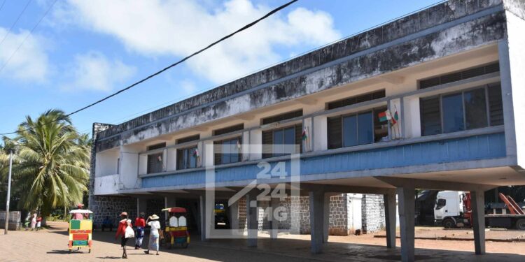 MANIFESTATION – Des cyclo-pousses en colère assaillent les bureaux de la commune de Manakara