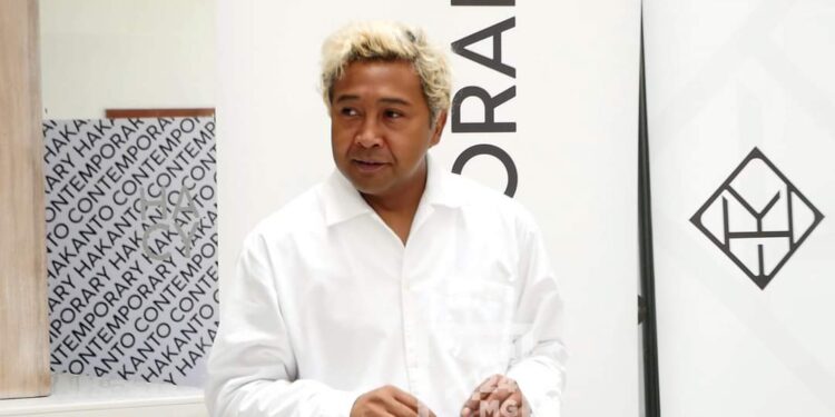 Joël Andrianomearisoa élevé au rang de chevalier de l&rsquo;ordre des arts et des lettres de la République Française