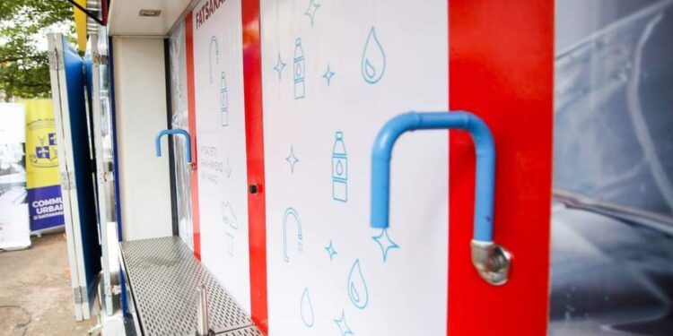 ANTANANARIVO – De l’eau fraîche filtrée propre à la consommation au prix de 300 Ar le demi-litre et 500 Ar le litre disponible à Analakely