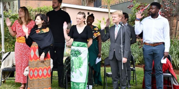 PEACE CORPS – Neuf volontaires américains prêtent serment avant de démarrer leurs missions dans sept régions de Madagascar