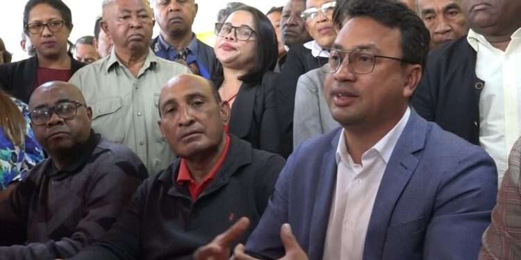 ELECTION – Le Firaisankina dément l’existence d’un “deal” entre Ravalomanana et l’administration fiscale lors de l’élection présidentielle