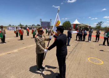 FORCES ARMÉES – Le président de la République remet les étendards aux officiers généraux promus au titre de l&rsquo;année 2023