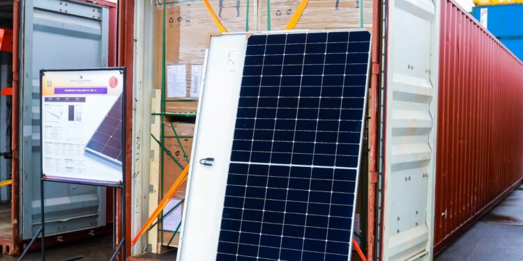 ENERGIE – Les 50MW d’équipements pour parc solaire arrivés à Toamasina à installer dans sept grandes villes