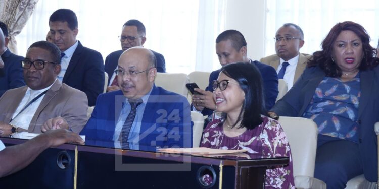 Le gouvernement prévoit de doubler les budgets d’investissements en 2025, selon Rindra Rabarinirinarison