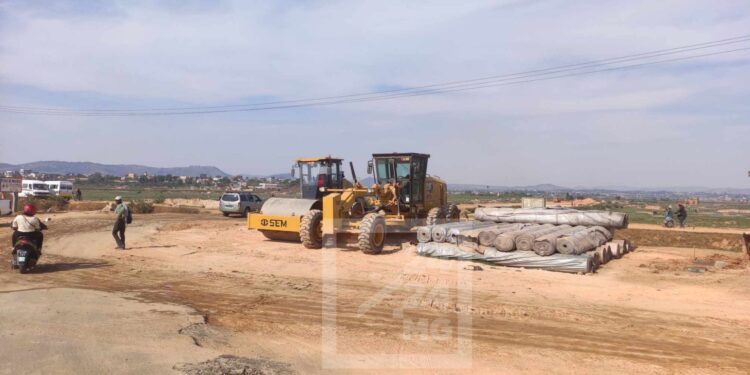 INFRASTRUCTURE – Un kilomètre de travaux de remblayage réalisé sur la portion PK0-Talata Volonondry de l’autoroute Antananarivo-Toamasina