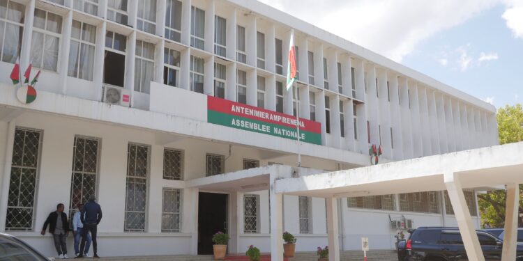 PROJET DE BUDGET – Les investissements publics pour l&rsquo;Assemblée nationale prévus passer de 47 millions à plus de 16 milliards d&rsquo;ariary en 2025