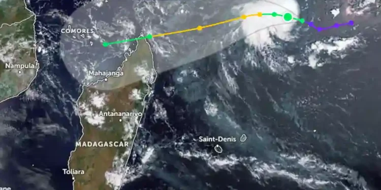 MÉTÉO – La perturbation située à l’Est d’Antsiranana devient une tempête tropicale et est baptisée Chido ce mardi