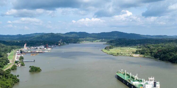 Des tarifs préférentiels pour les navires américains « mèneraient au chaos », selon l’administrateur du canal de Panama