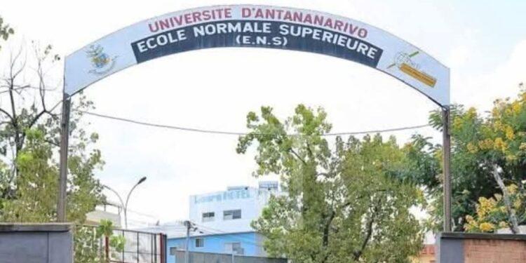 L&rsquo;Ecole normale supérieure d&rsquo;Antananarivo rend hommage aux figures emblématiques du parcours Physique-Chimie