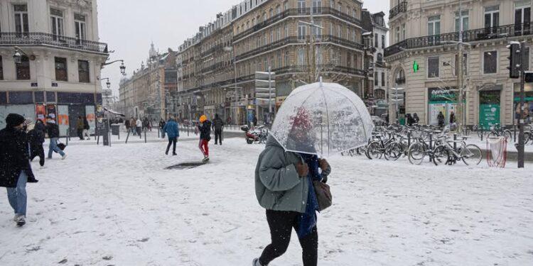 INTEMPERIES – Deux morts dans le département du Nord de la France placé en vigilance orange pour neige-verglas
