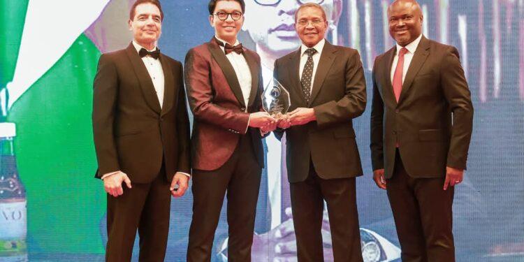 Andry Rajoelina dédie son trophée du meilleur leader politique africain de l’African Leadership Magazine à la fierté de la population malgache