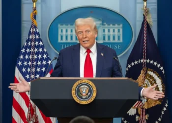 ETATS-UNIS – Donald Trump signe un décret sur la réduction des employés fédéraux