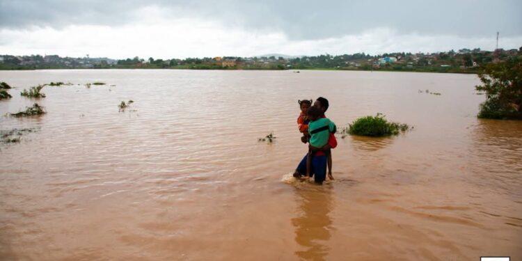 INTEMPERIES – Plus de 300 personnes déplacées dans l’Avaradrano après trois ruptures de digue longeant la rivière Imamba, selon le BNGRC