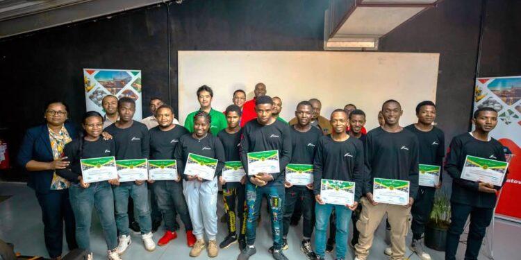 MINES – Des jeunes villageois de Moramanga formés sur la conduite d’engins lourds par Ambatovy