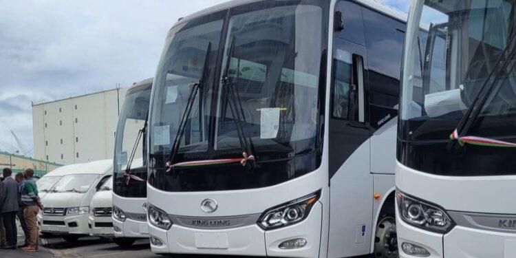 VOYAGE – Accueil en fanfare de six bus touristiques de Soatrans Plus à Toamasina 