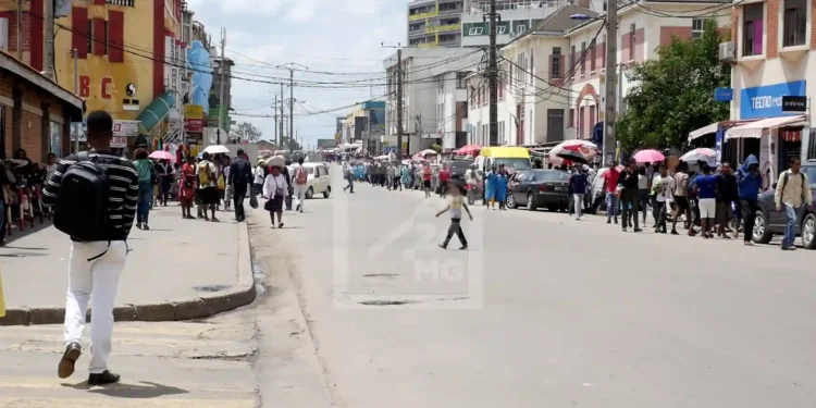 ASSAINISSEMENT – La Commune urbaine d&rsquo;Antananarivo annonce la suppression des parkings entre le bâtiment du 1er arrondissement et l&rsquo;Institut d&rsquo;hygiène sociale
