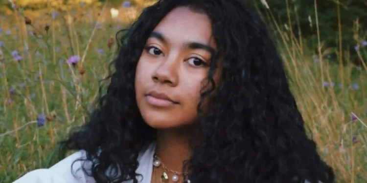 ART VISUEL – Chloé Soafaniry Ramanankasina, une designeuse de la diaspora remporte remporte le prix Paritana 2025