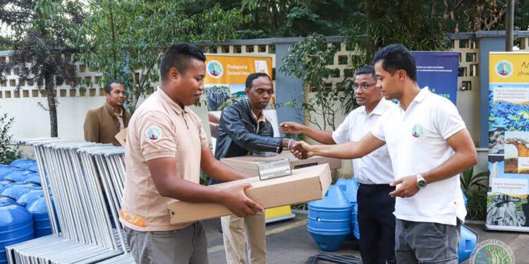 ENVIRONNEMENT – Des équipements de lutte contre les incendies pour Madagascar National Parks