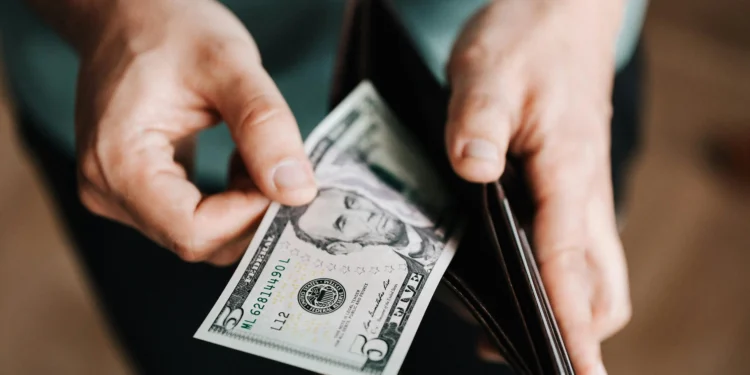 RESSOURCES FINANCIÈRES – Environ 300 millions de dollars de fonds formels transférés par la diaspora vers Madagascar en 2024, selon la BAD