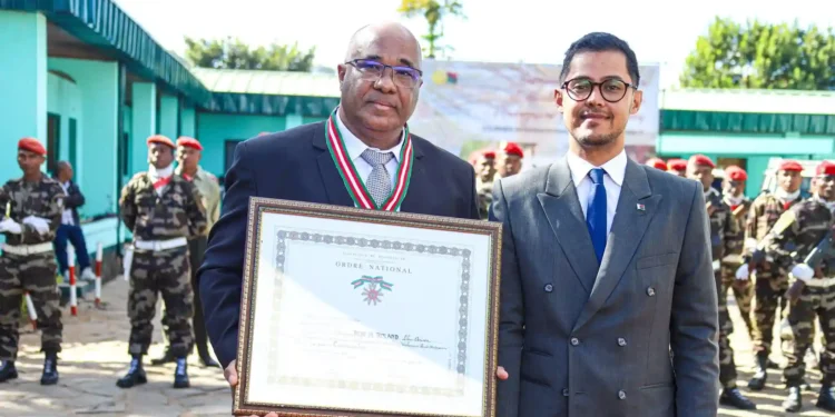 Le professeur Lily-Arison René de Roland élevé au grade de Commandeur de l’Ordre national malgache
