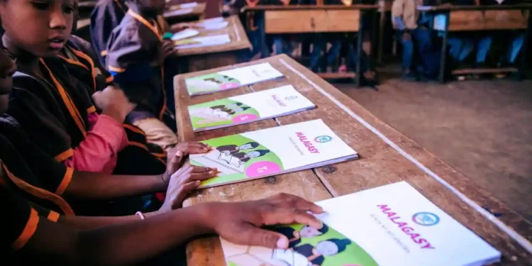 ENSEIGNEMENT – Un nouvel appui de 185 millions de dollars de la Banque mondiale et du Partenariat mondial pour l’éducation pour améliorer l’accès et les apprentissages à Madagascar