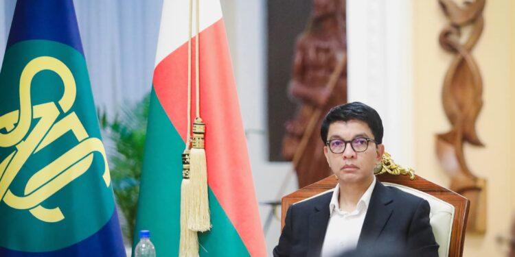 EXÉCUTIF – Andry Rajoelina rapporte une réunion à Iavoloha avec “les ministres en charge de la défense et de la sécurité” pour renforcer les consignes 