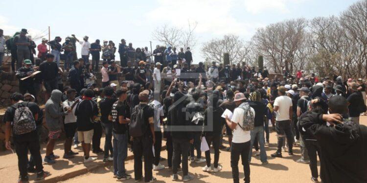 MANIFESTATIONS – Les jeunes manifestants étendent leurs revendications et se donnent rendez-vous à l’Université d’Antananarivo ce lundi 