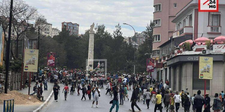 Des manifestants sont présents à Ambohijatovo