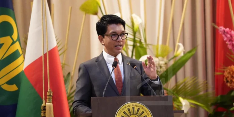 FOOTBALL – Le couple présidentiel et des “donateurs” financeront la construction des villas pour les Barea A’ et leur sélectionneur, selon Andry Rajoelina