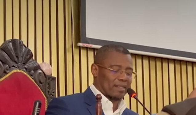 130 députés sur 131 ont voté l’empêchement du président de la République.