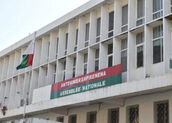ASSEMBLEE NATIONALE – Collecte de signature pour une session extraordinaire à Tsimbazaza en vue de destituer Andry Rajoelina