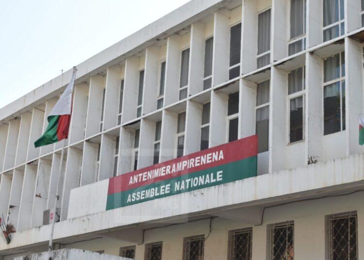 ASSEMBLEE NATIONALE – Collecte de signature pour une session extraordinaire à Tsimbazaza en vue de destituer Andry Rajoelina
