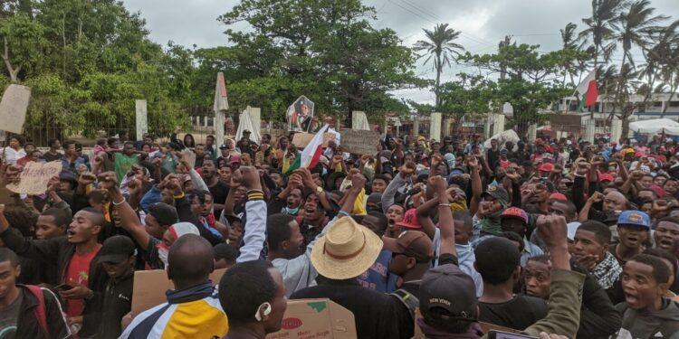 MANIFESTATIONS – Les manifestants investissent la place Monja Jaona à Toliara
