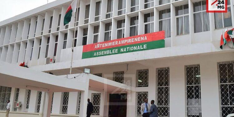 TSIMBAZAZA – Aucun consensus sur la piste de sortie de crise entre les groupes parlementaires à l’Assemblée nationale