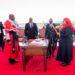 AFRIQUE – La présidente “élue” de la Tanzanie, Samia Suluhu Hassan, prête serment dans un camp militaire