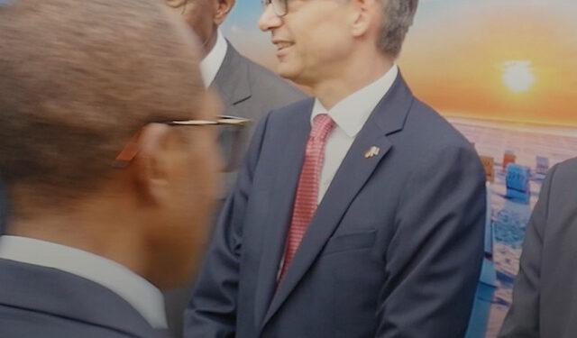 L’ambassadeur d’Allemagne à Madagascar, Oliver Knoerich, rend hommage à la Génération Z de Madagascar lors de la célébration de la fête nationale allemande le jeudi 13 novembre.