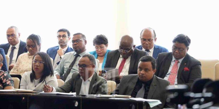 JIRAMA – Le ministre de l’Energie et des hydrocarbures évoque la possibilité de rupture d’accord avec des fournisseurs en cas de contrat léonin avéré