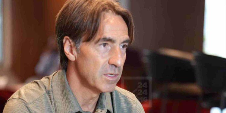 FOOTBALL – Corentin Martins s’ouvre pour une discussion concernant son avenir à la tête des Barea
