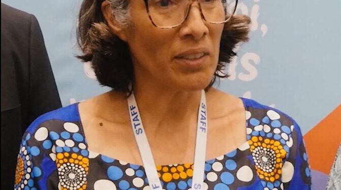 « La justice sociale féministe, c&rsquo;est une justice sociale qui convient, qui protège et les femmes et les hommes, c&rsquo;est-à-dire qui convient à toute la société, tous les aimants de la société» .