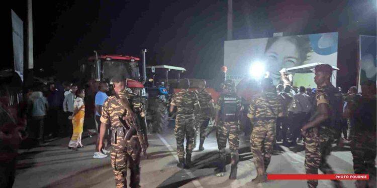 AMBATONDRAZAKA – Les forces de l’ordre déployées à Vohidiala pour rétablir la circulation après une manifestation des agriculteurs