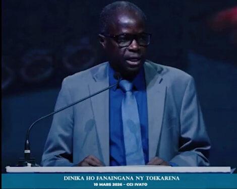 On peut avoir des usines, on peut avoir des infrastructures, mais si la main d&rsquo;œuvre est importée, (je ne parle pas des ouvriers à la base, mais au moins des niveaux moyens supérieurs), on ne va pas s&rsquo;en sortir.