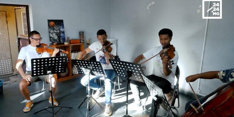 MUSIQUE – Quatuor&Squad ou l&rsquo;Archet qui bouscule les codes.