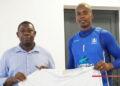 BASKETBALL – Arnol Solondrainy signe auprès de l’Étoile Bleue de Kaweni à Mayotte
