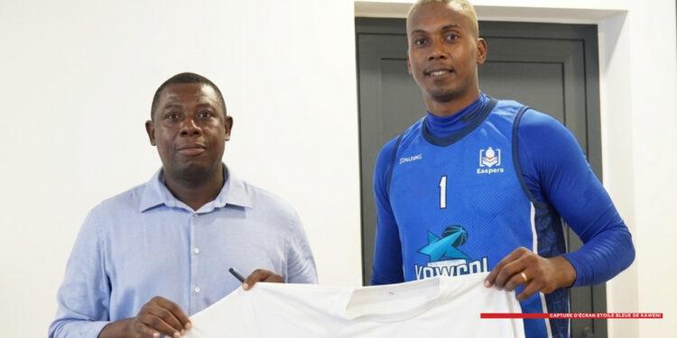 BASKETBALL – Arnol Solondrainy signe auprès de l’Étoile Bleue de Kaweni à Mayotte