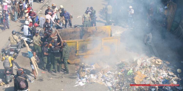 COMMERCE DE RUE – Le PDS d’Antananarivo étend provisoirement jusqu’à 8h les horaires des marchands de produits de confection de Behoririka